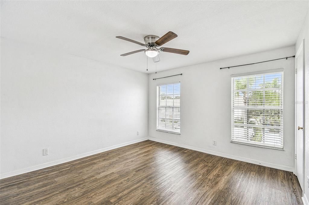 For Rent: $1,550 (2 beds, 1 baths, 958 Square Feet)