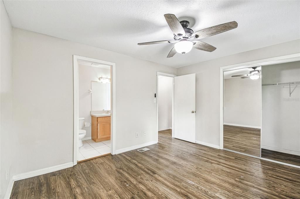 For Rent: $1,550 (2 beds, 1 baths, 958 Square Feet)