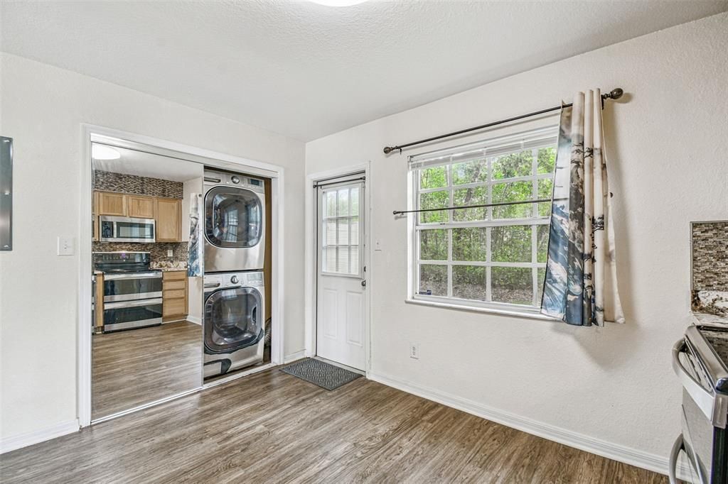 For Rent: $1,550 (2 beds, 1 baths, 958 Square Feet)