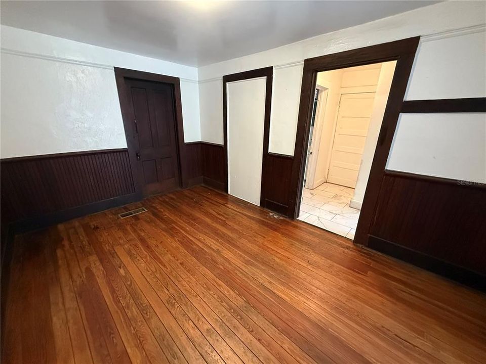 出租: $1,100 (1 贝兹, 1 浴室, 1959 平方英尺)