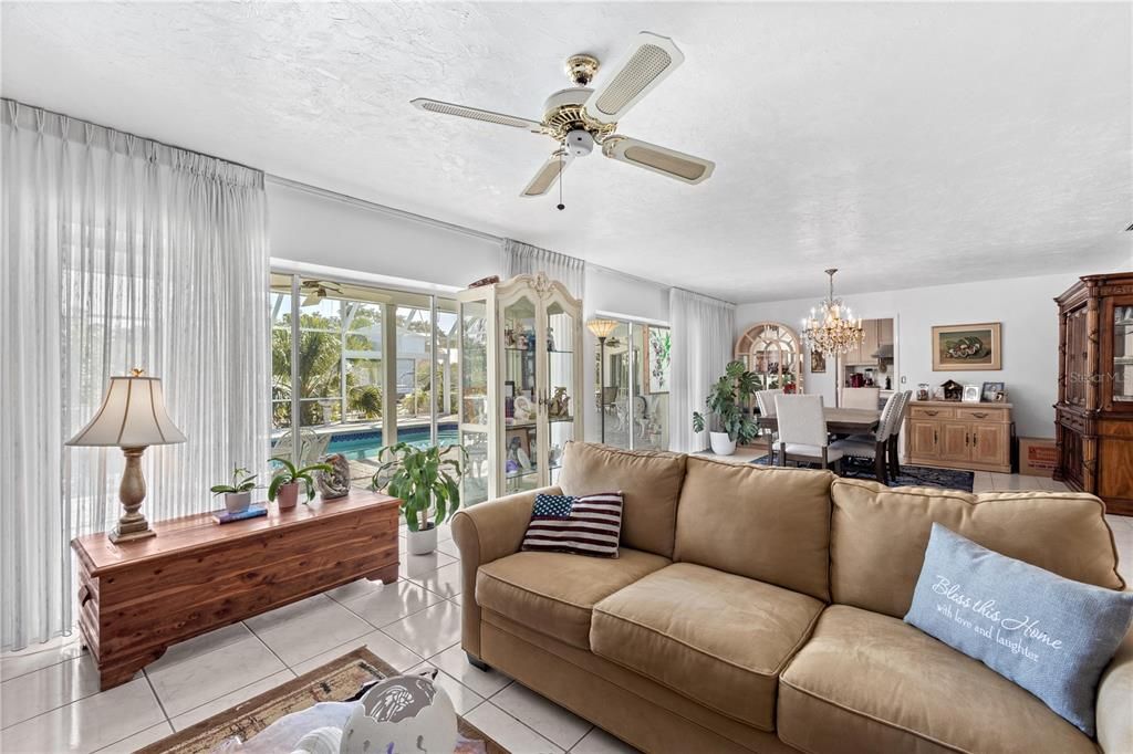 En Venta: $2,300,000 (4 camas, 3 baños, 2941 Pies cuadrados)