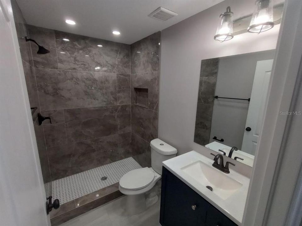 На продажу: $244,900 (3 спален, 2 ванн, 1713 Квадратных фут)