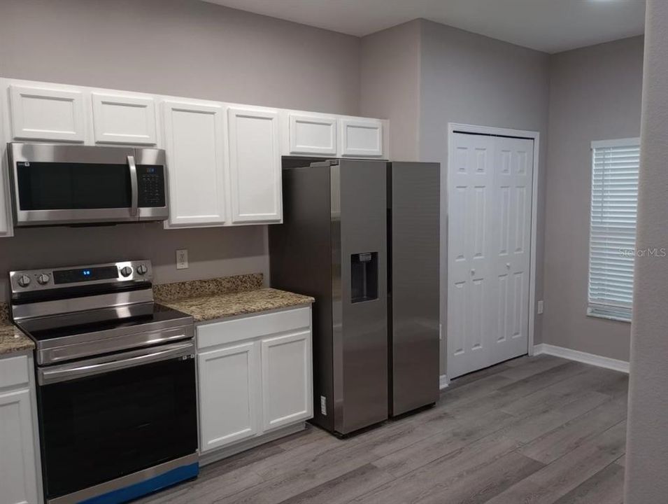 На продажу: $244,900 (3 спален, 2 ванн, 1713 Квадратных фут)