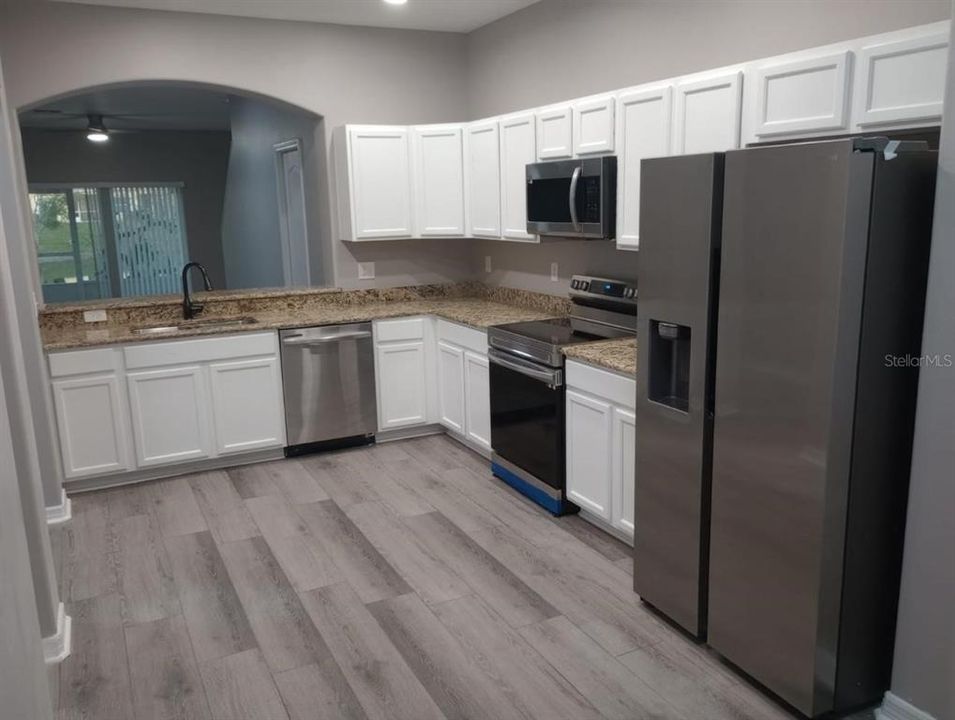 На продажу: $244,900 (3 спален, 2 ванн, 1713 Квадратных фут)