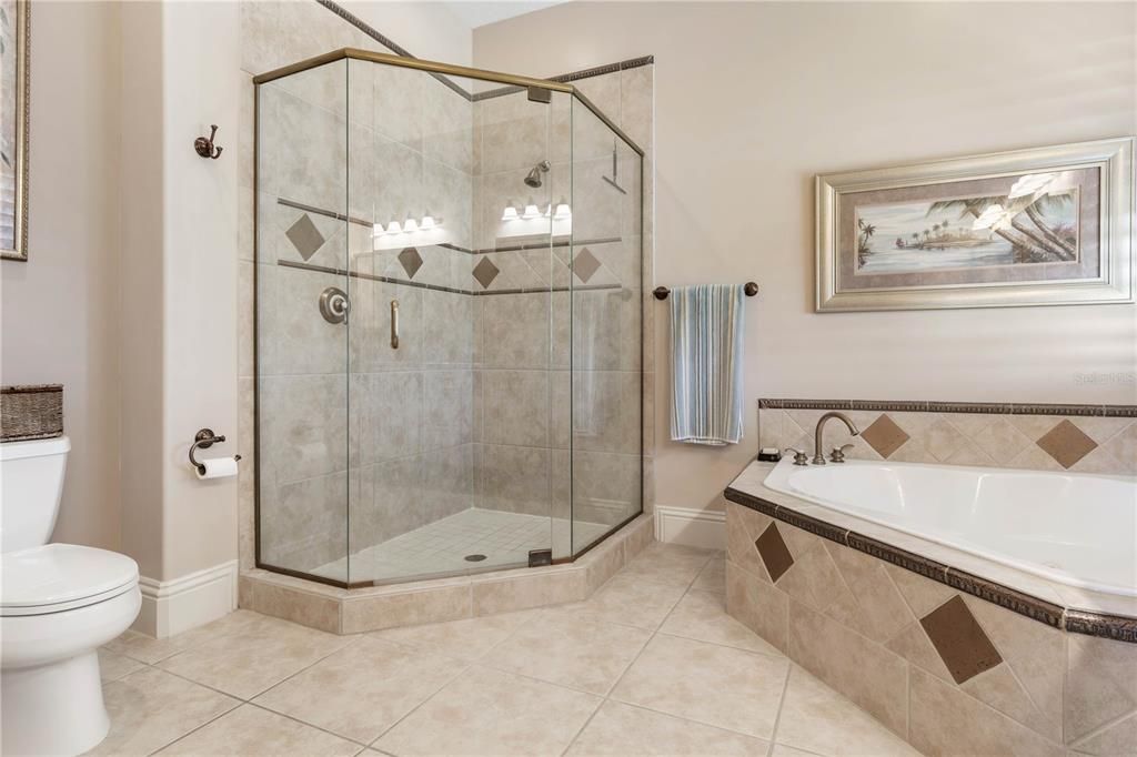 Под контрактом: $1,350,000 (4 спален, 3 ванн, 3626 Квадратных фут)