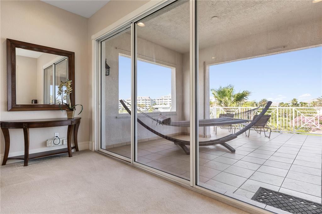 Под контрактом: $1,350,000 (4 спален, 3 ванн, 3626 Квадратных фут)