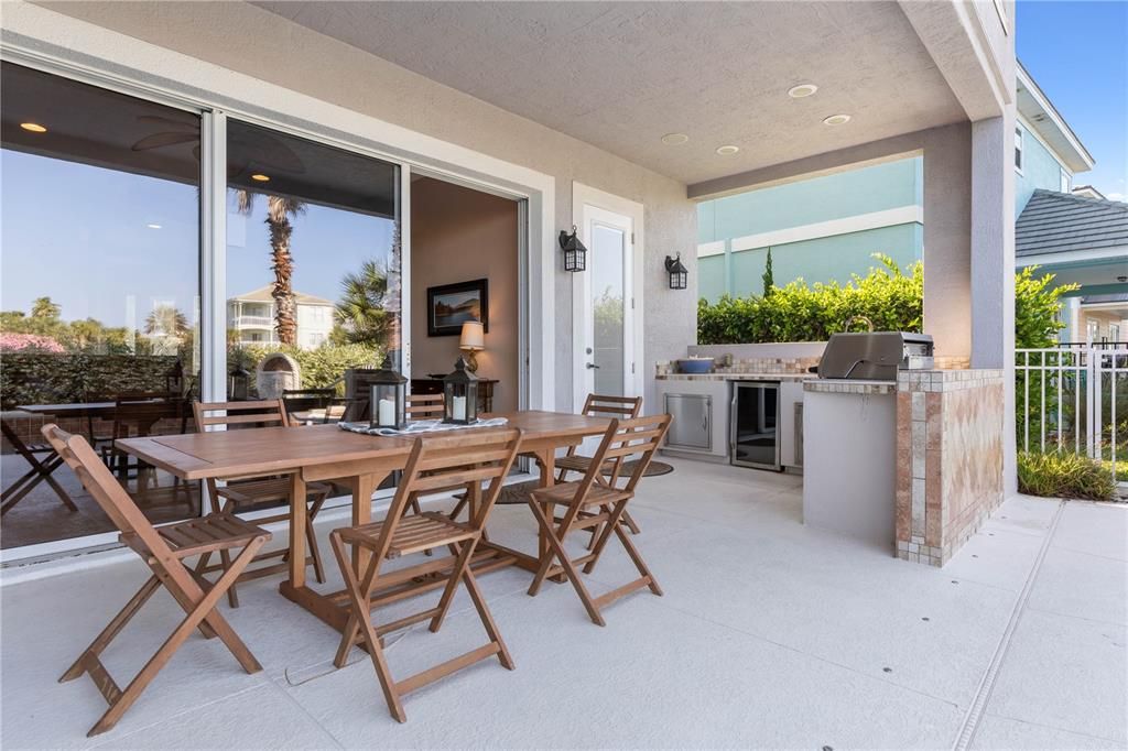 Под контрактом: $1,350,000 (4 спален, 3 ванн, 3626 Квадратных фут)