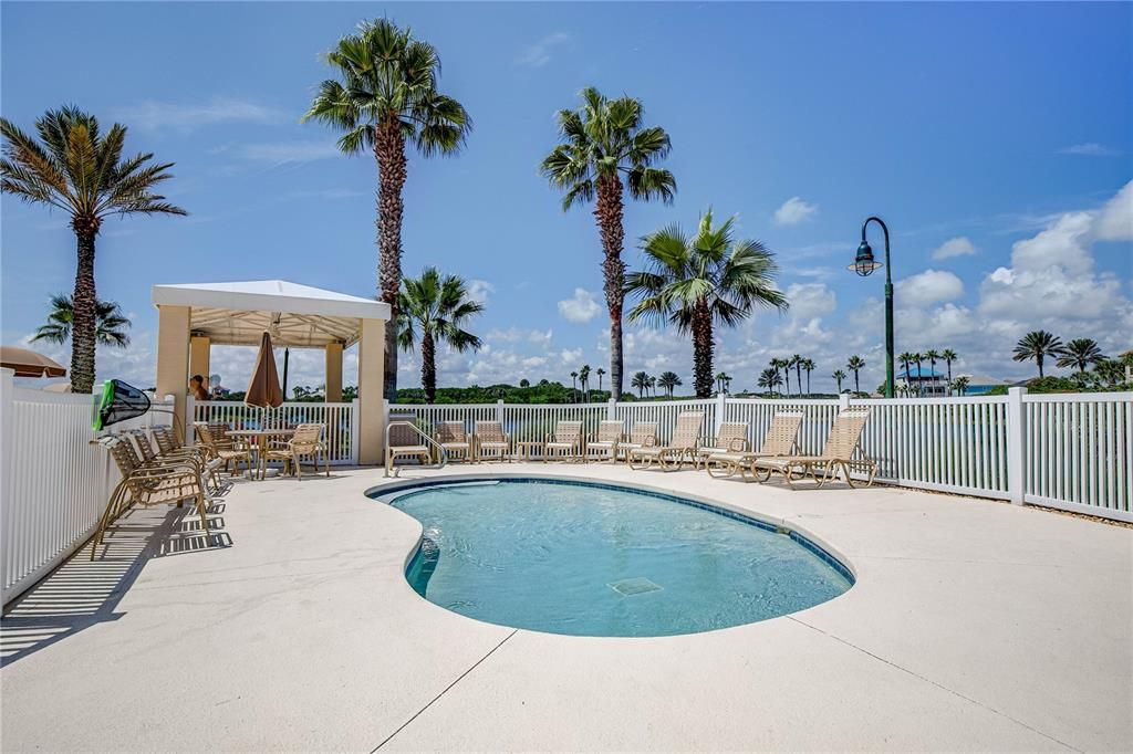 Под контрактом: $1,350,000 (4 спален, 3 ванн, 3626 Квадратных фут)