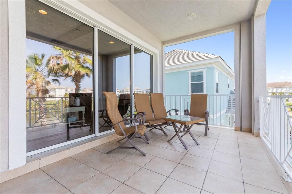 Под контрактом: $1,350,000 (4 спален, 3 ванн, 3626 Квадратных фут)