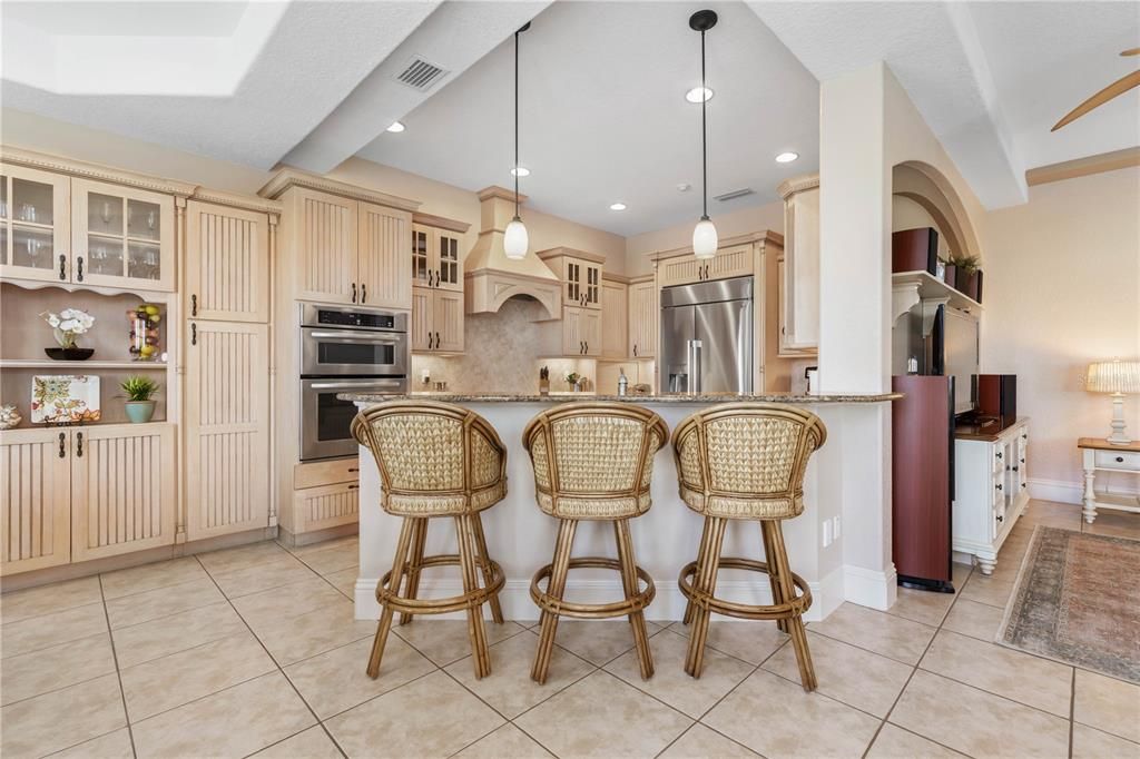 Под контрактом: $1,350,000 (4 спален, 3 ванн, 3626 Квадратных фут)