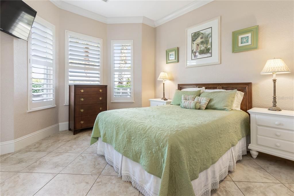 Под контрактом: $1,350,000 (4 спален, 3 ванн, 3626 Квадратных фут)