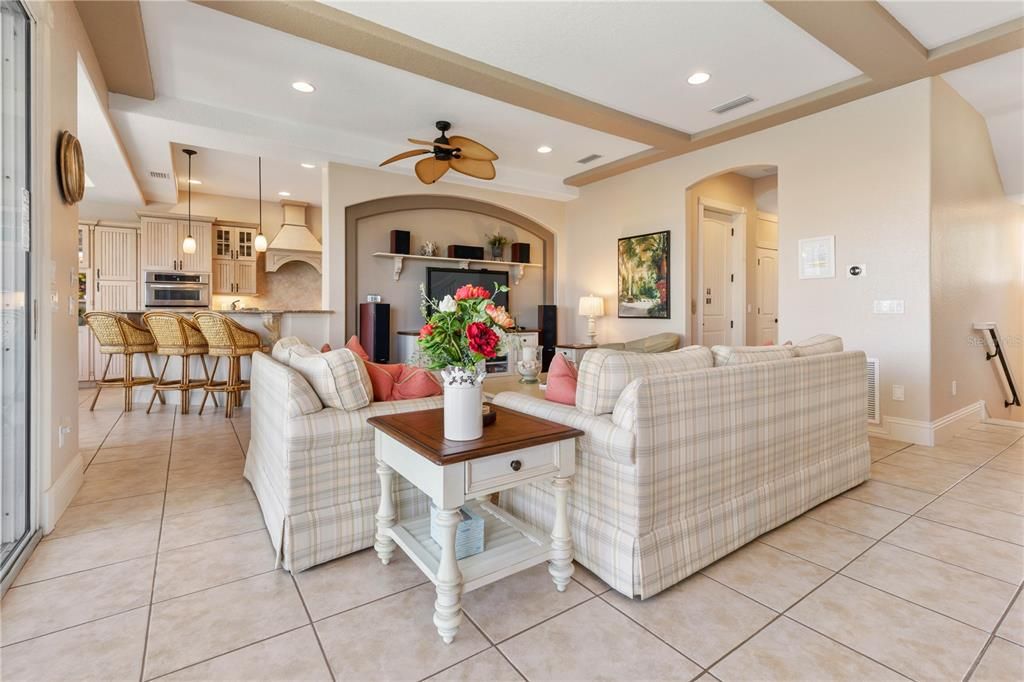 Под контрактом: $1,350,000 (4 спален, 3 ванн, 3626 Квадратных фут)