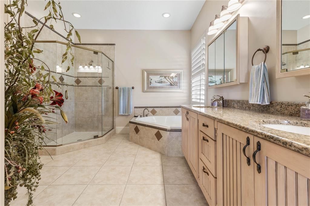 Под контрактом: $1,350,000 (4 спален, 3 ванн, 3626 Квадратных фут)