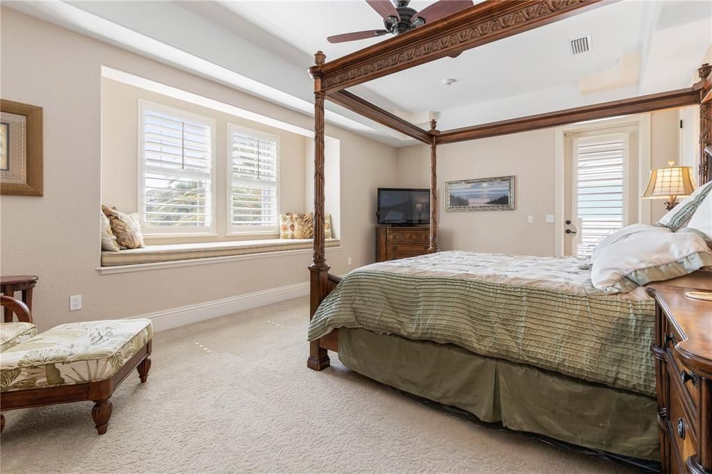 Под контрактом: $1,350,000 (4 спален, 3 ванн, 3626 Квадратных фут)