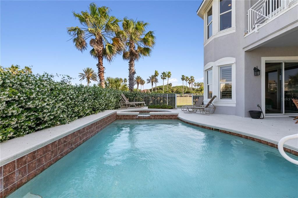 Под контрактом: $1,350,000 (4 спален, 3 ванн, 3626 Квадратных фут)