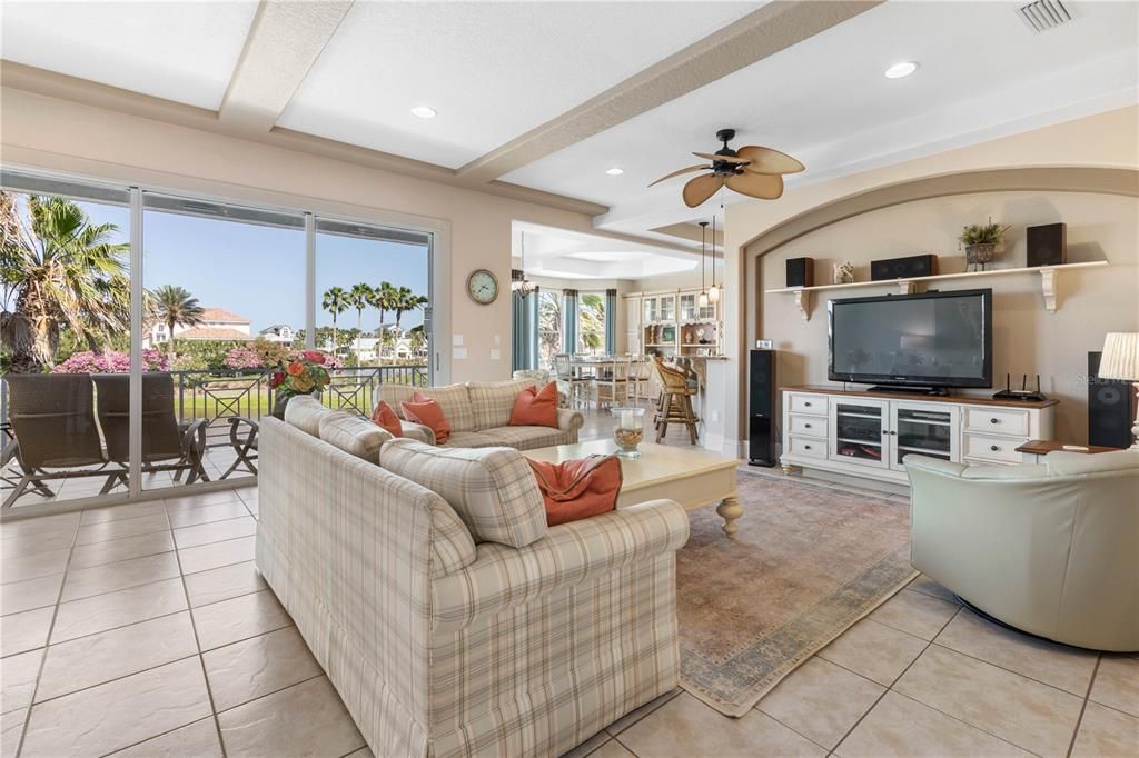 Под контрактом: $1,350,000 (4 спален, 3 ванн, 3626 Квадратных фут)