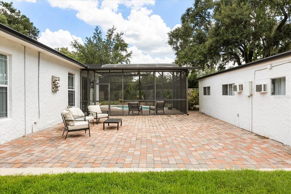 For Sale: $2,165,000 (5 beds, 4 baths, 4798 Square Feet)