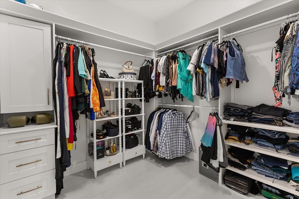 For Sale: $2,165,000 (5 beds, 4 baths, 4798 Square Feet)