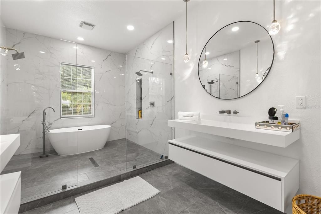 For Sale: $2,165,000 (5 beds, 4 baths, 4798 Square Feet)