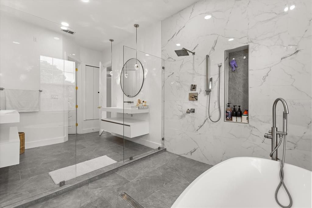 For Sale: $2,165,000 (5 beds, 4 baths, 4798 Square Feet)