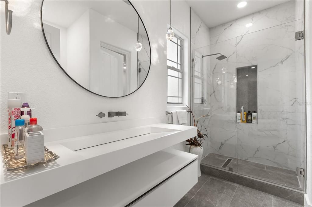 For Sale: $2,165,000 (5 beds, 4 baths, 4798 Square Feet)