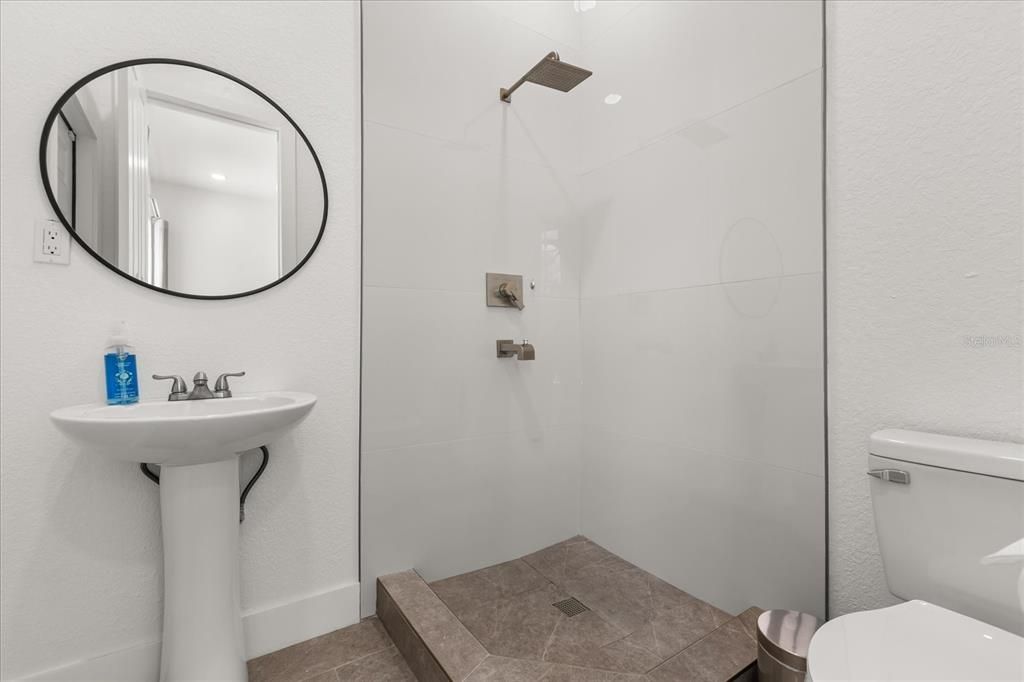 For Sale: $2,165,000 (5 beds, 4 baths, 4798 Square Feet)