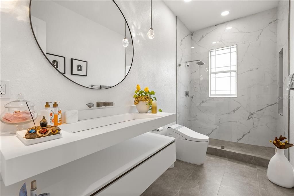 For Sale: $2,165,000 (5 beds, 4 baths, 4798 Square Feet)