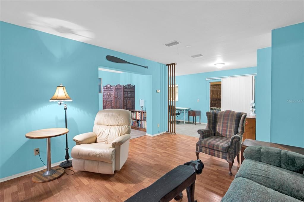 For Sale: $312,900 (3 beds, 1 baths, 1488 Square Feet)