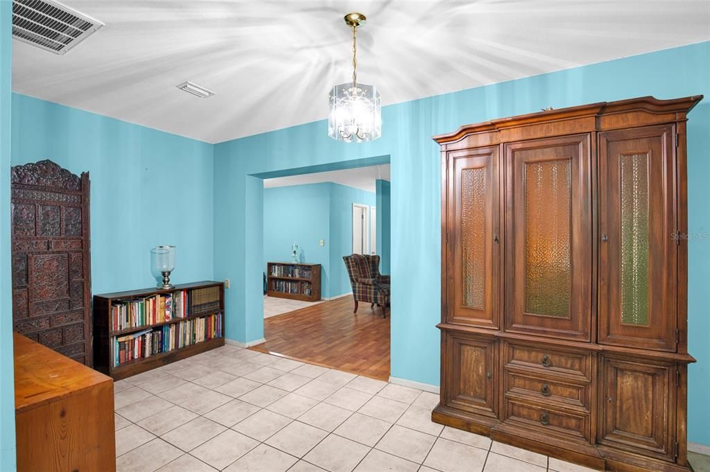 For Sale: $312,900 (3 beds, 1 baths, 1488 Square Feet)