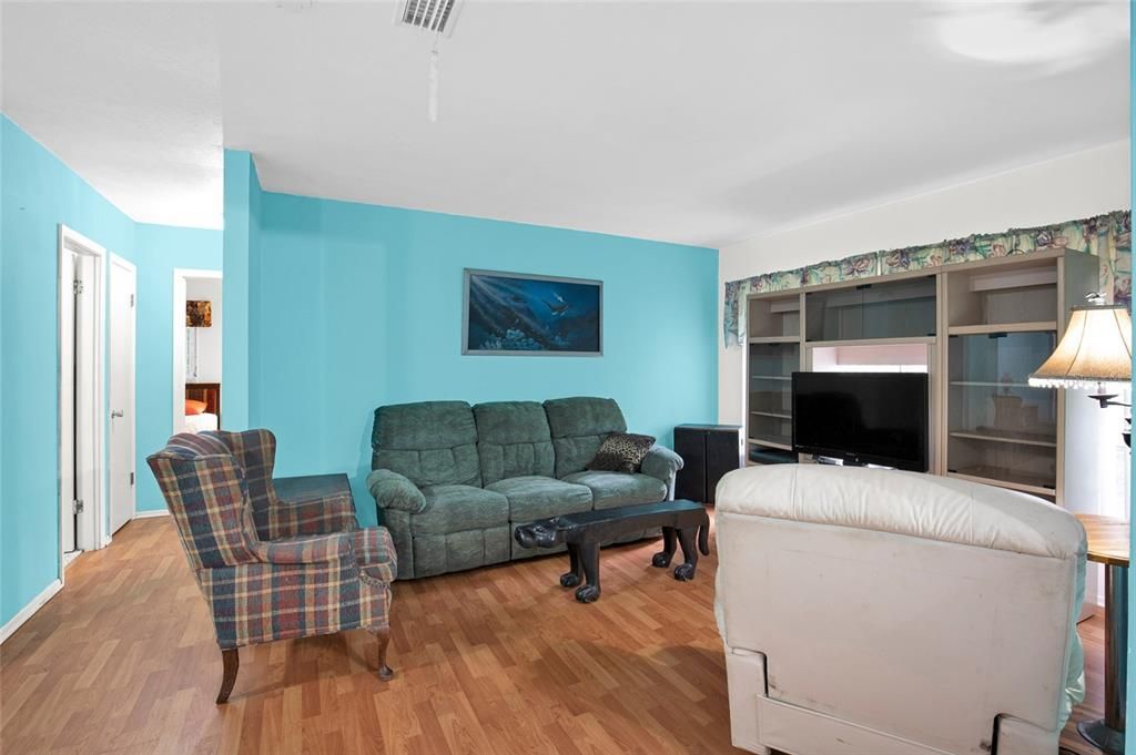 For Sale: $312,900 (3 beds, 1 baths, 1488 Square Feet)