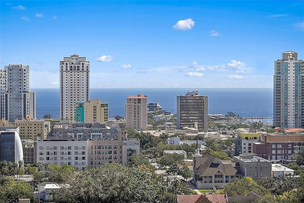 出租: $8,000 (2 贝兹, 2 浴室, 2297 平方英尺)