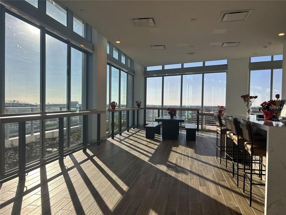 出租: $8,000 (2 贝兹, 2 浴室, 2297 平方英尺)