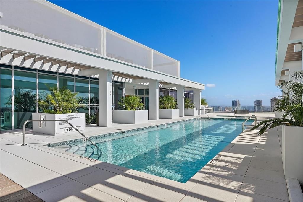 出租: $8,000 (2 贝兹, 2 浴室, 2297 平方英尺)