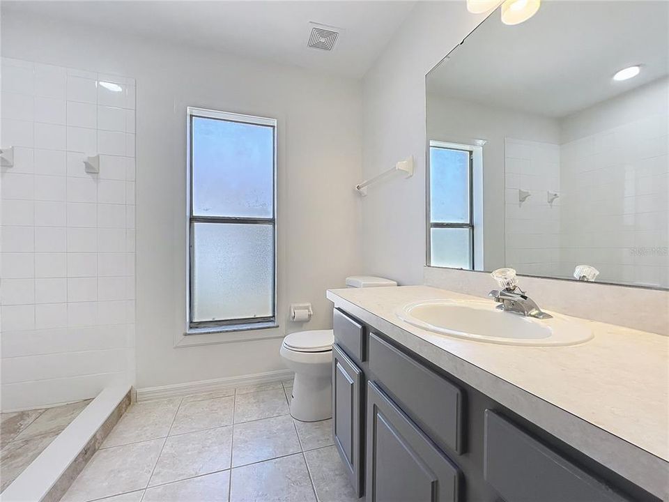 Active With Contract: $2,100 (3 beds, 2 baths, 1582 Square Feet)