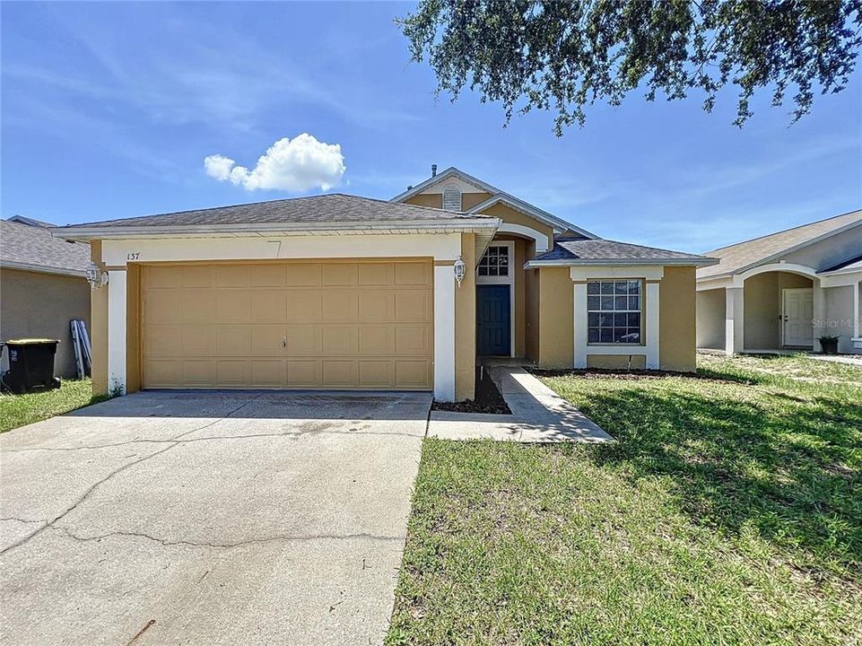 Active With Contract: $2,100 (3 beds, 2 baths, 1582 Square Feet)