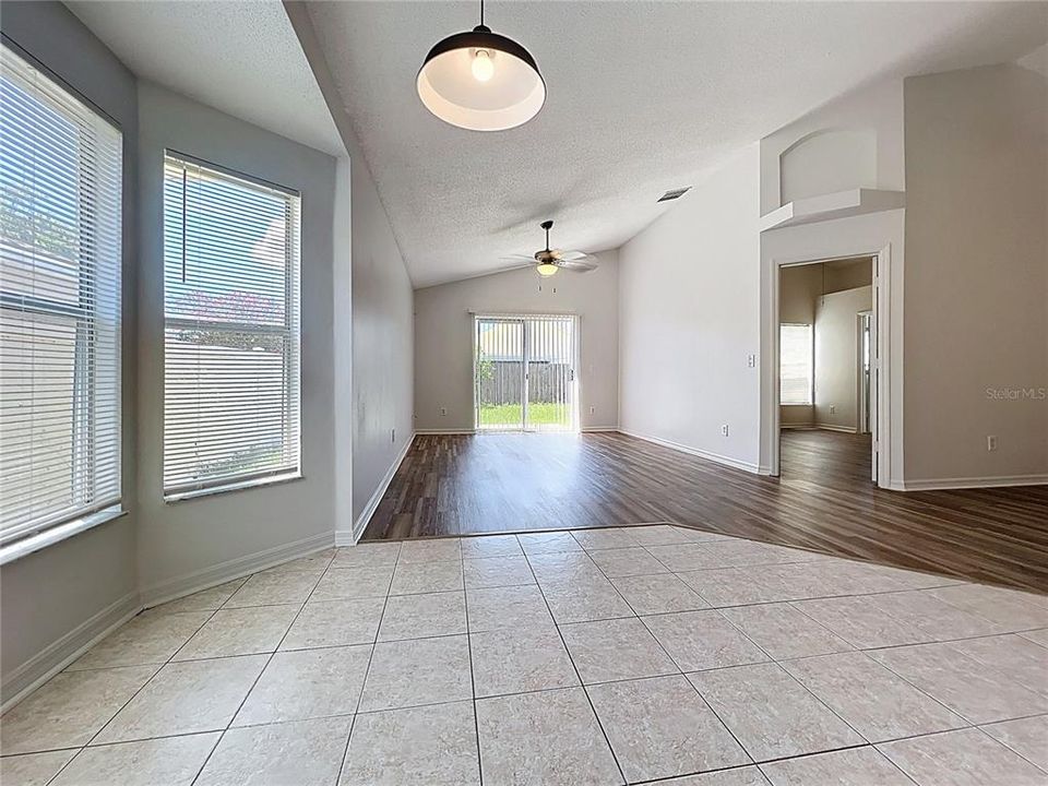 Active With Contract: $2,100 (3 beds, 2 baths, 1582 Square Feet)