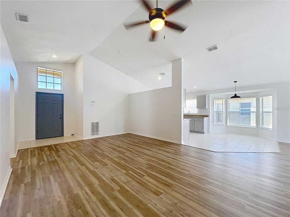 Active With Contract: $2,100 (3 beds, 2 baths, 1582 Square Feet)