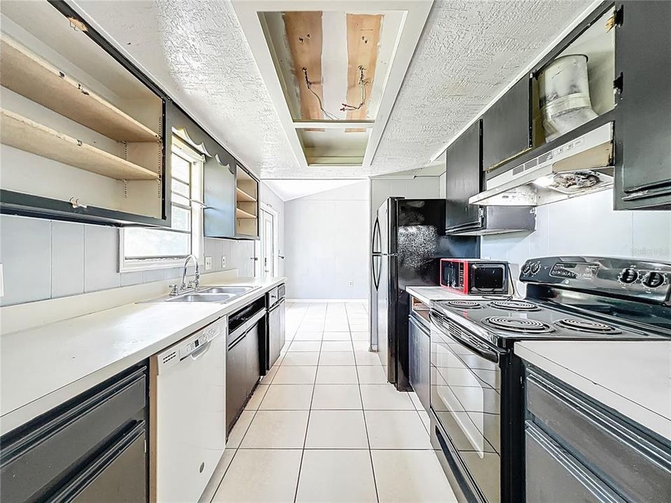 For Sale: $209,000 (3 beds, 2 baths, 1107 Square Feet)