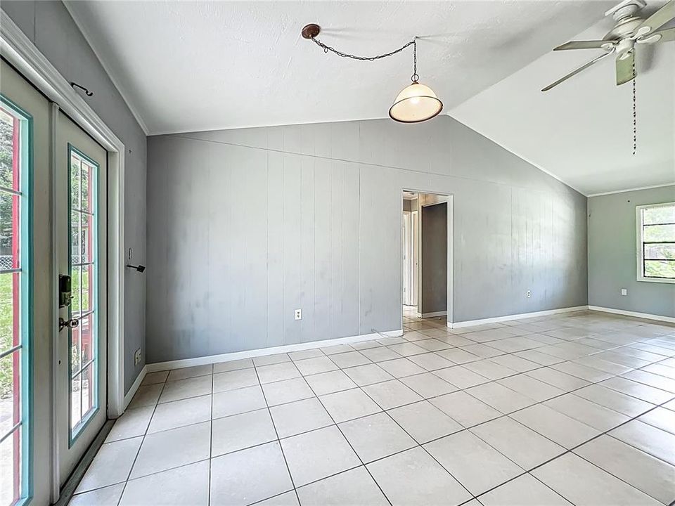 For Sale: $209,000 (3 beds, 2 baths, 1107 Square Feet)