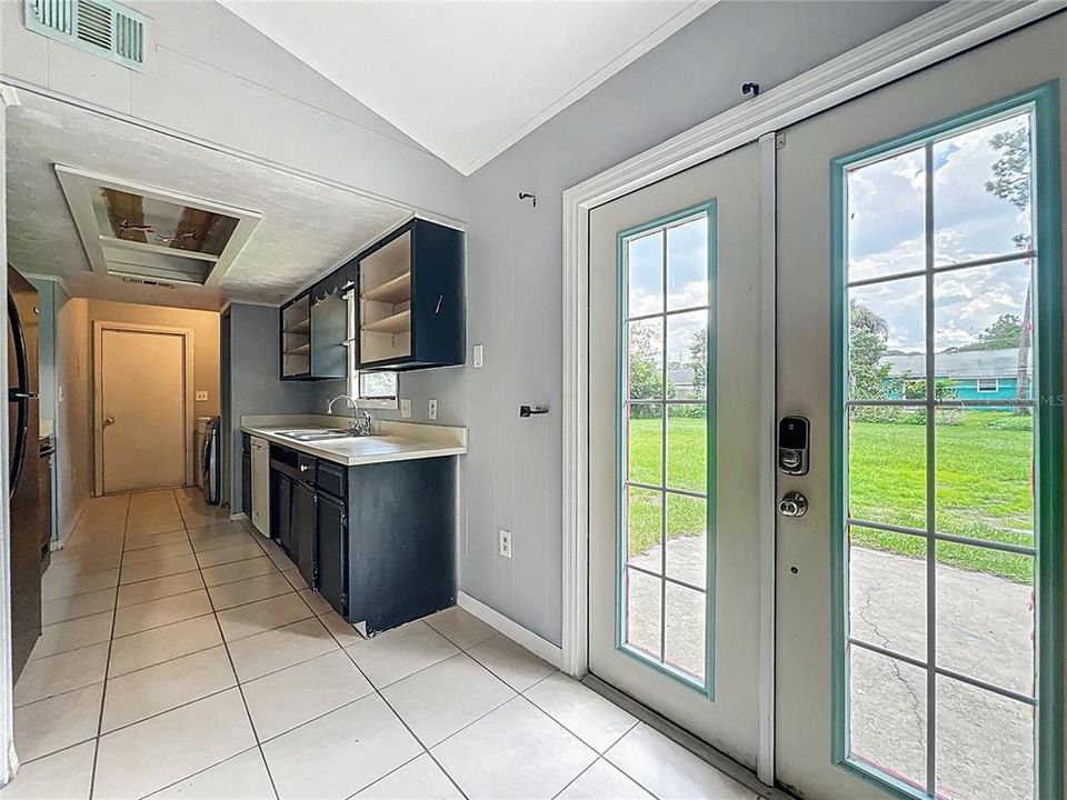 For Sale: $209,000 (3 beds, 2 baths, 1107 Square Feet)