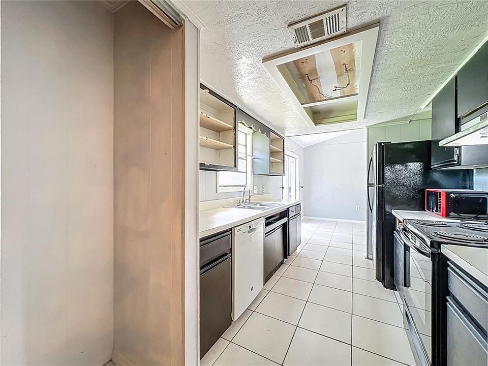 For Sale: $209,000 (3 beds, 2 baths, 1107 Square Feet)