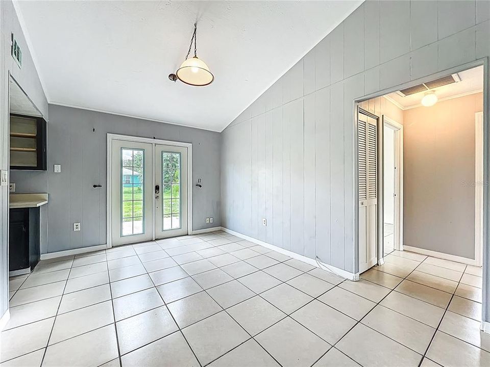 For Sale: $209,000 (3 beds, 2 baths, 1107 Square Feet)