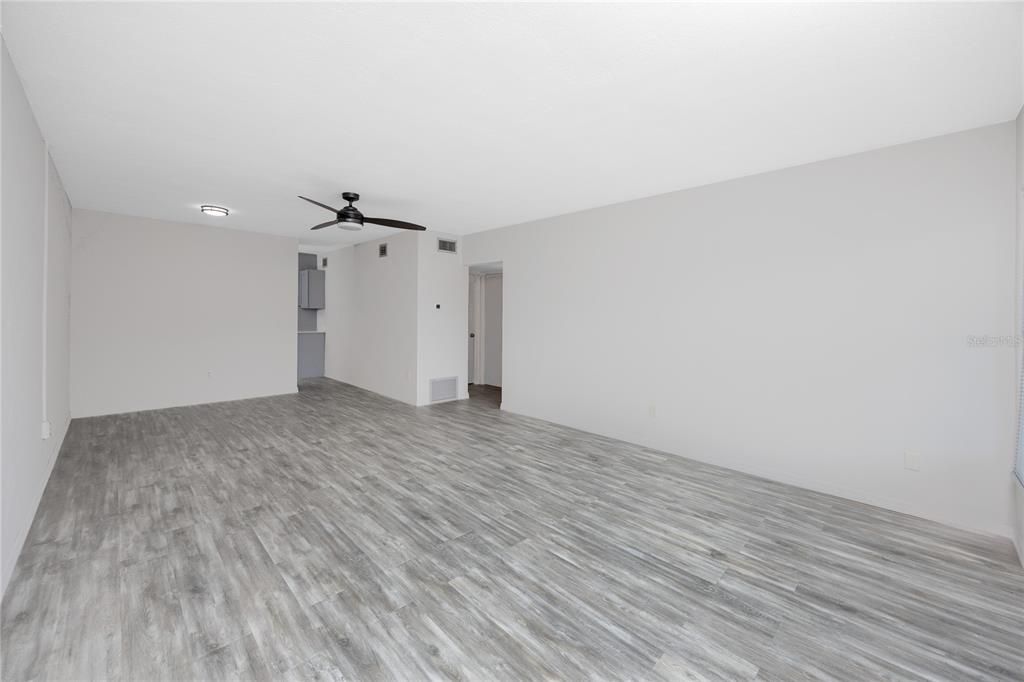 For Sale: $129,900 (2 beds, 2 baths, 875 Square Feet)