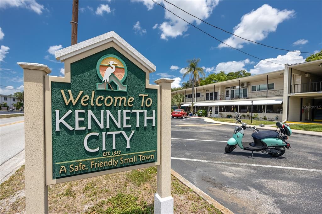 For Sale: $129,900 (2 beds, 2 baths, 875 Square Feet)