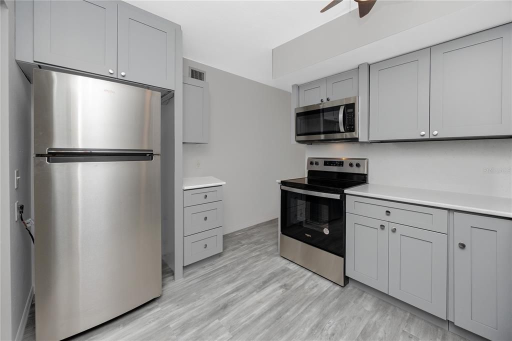 For Sale: $129,900 (2 beds, 2 baths, 875 Square Feet)