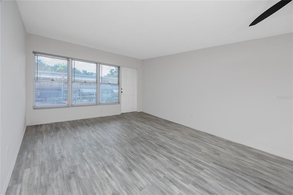 For Sale: $129,900 (2 beds, 2 baths, 875 Square Feet)