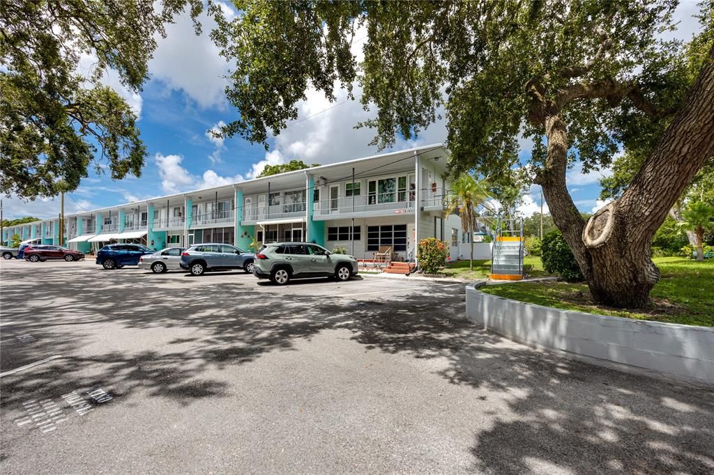 For Sale: $129,900 (2 beds, 2 baths, 875 Square Feet)