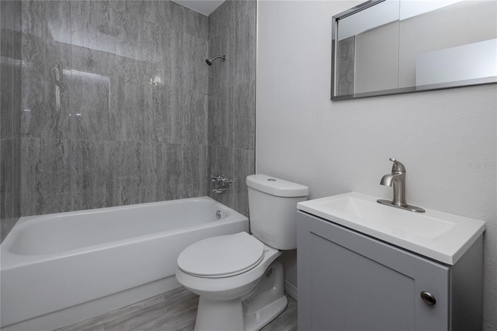 For Sale: $129,900 (2 beds, 2 baths, 875 Square Feet)