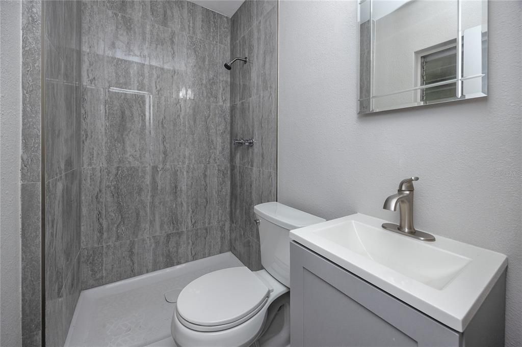 For Sale: $129,900 (2 beds, 2 baths, 875 Square Feet)