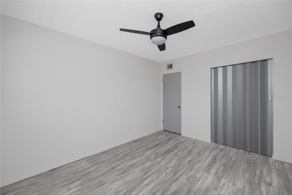 For Sale: $129,900 (2 beds, 2 baths, 875 Square Feet)